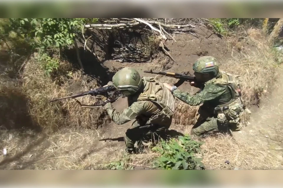 Штурмовики отрабатывают взятие опорника ВСУ на полигоне. Фото: Минобороны РФ