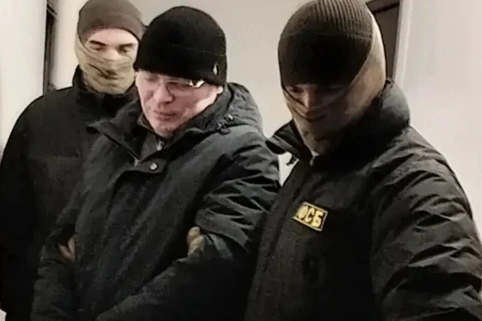 Экс-чиновника обвиняют в получении взяток