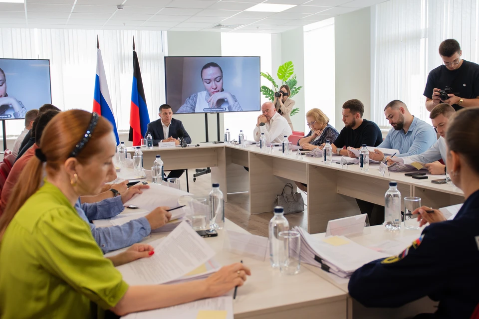 Эксперты оценили более 350 заявок муниципальных служащих и депутатов по 10 номинациям