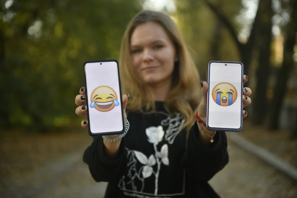 Для многих отсутствие смайлика в переписке и вовсе означает серьезный разговор