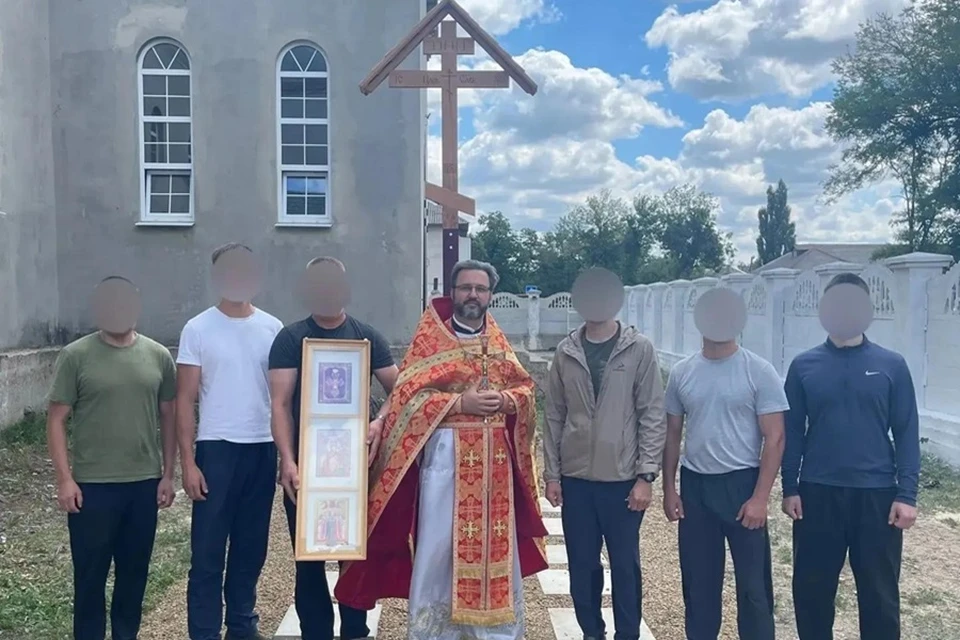 В храме Рождества Христова в Макеевке установили Поклонный Крест. Фото: Донецкая епархия
