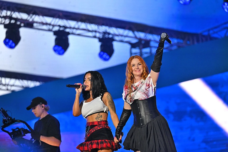 Группа t.A.T.u. появилась на сцене VK Fest после воссоединения