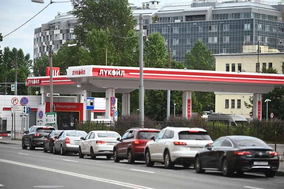 В Петербурге перестали штрафовать за ожидание в очереди.