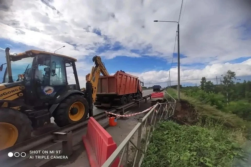 Дорогу приводят в порядок.