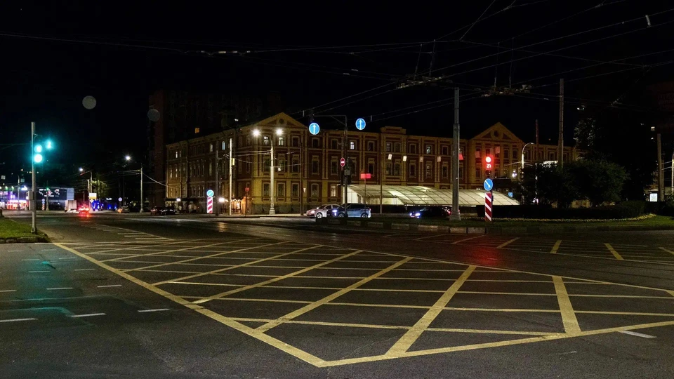 В Нижнем Новгороде завершается нанесение дорожной разметки перед школами. ФОТО: Соцсети Юрия Шалабаева.