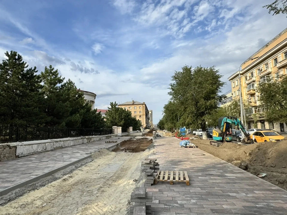 Улицу расширят до четырех полос за счет пешеходной зоны.
