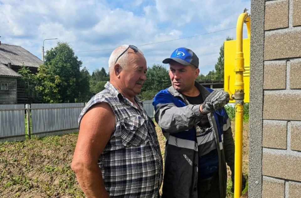 В числе первых подключить свой дом в Шашково к газовым сетям решил Александр Савин.