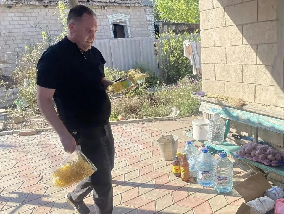 Для жителей собраны продуктовые наборы. Фото - администрация Мелитополя