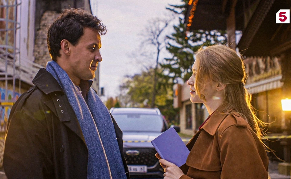 У сериала динамичный сюжет с элементами ироничной детективной комедии. Фото: Пятый канал