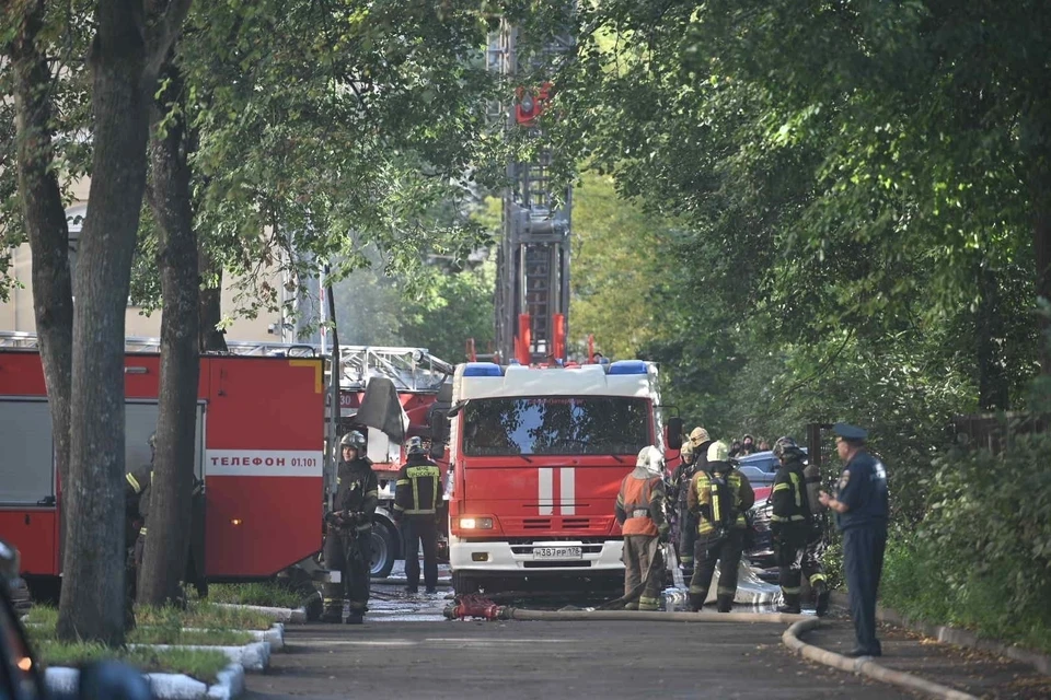 Пожар охватил 400 квадратных метров здания ДК "Выборгский".