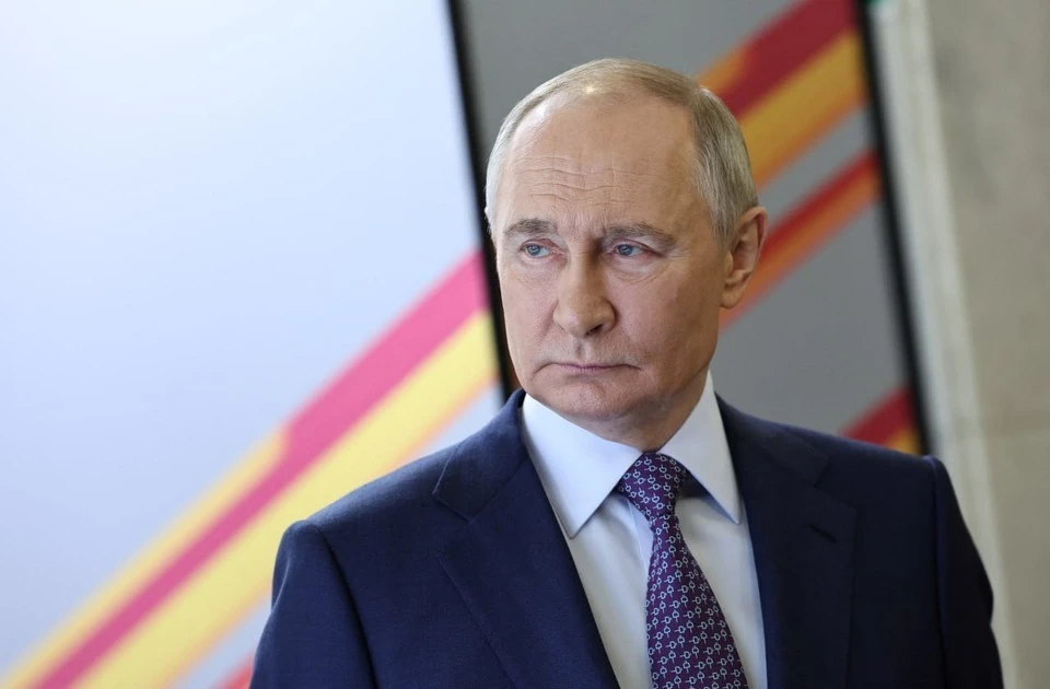 Путин остановил кортеж по дороге в аэропорт, чтобы пожать руки новосибирцам