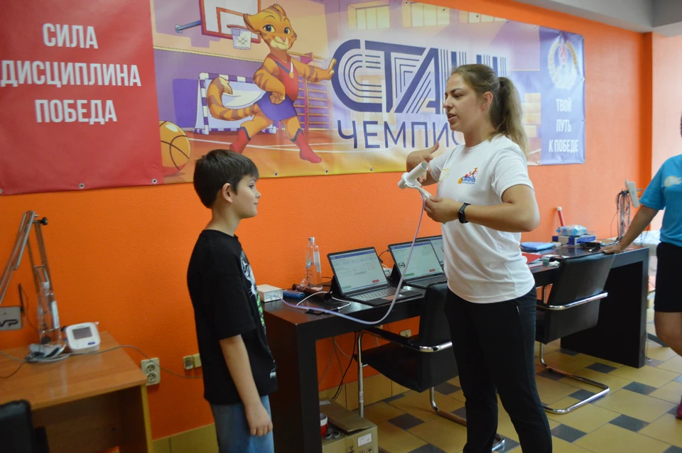 Специальный прибор определяет емкость легких, от чего зависят высокие результаты в плавании