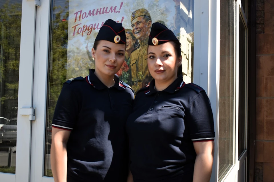 Сестры вместе служат в полиции и учатся на юридическом факультете вуза.