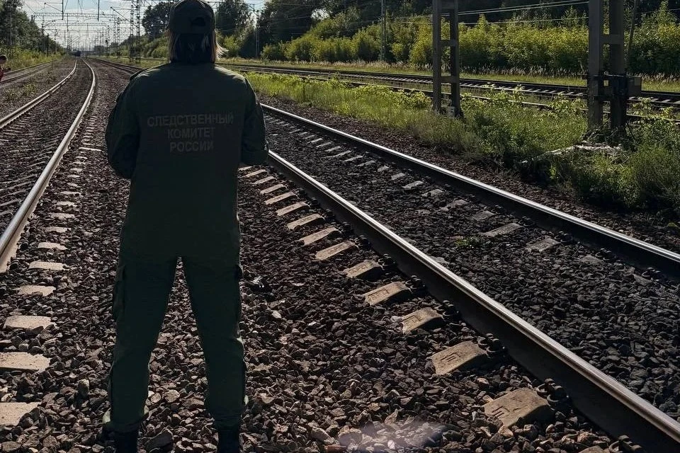 Причина трагедии – нахождение несовершеннолетнего в запретной зоне вблизи путей. Фото: Западное МСУТ СК России.