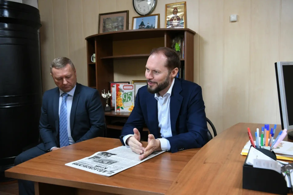 В Тверской области Виталий Королев рассказал о своём родстве с работниками СМИ. Фото: пресс-служба правительства Тверской области.