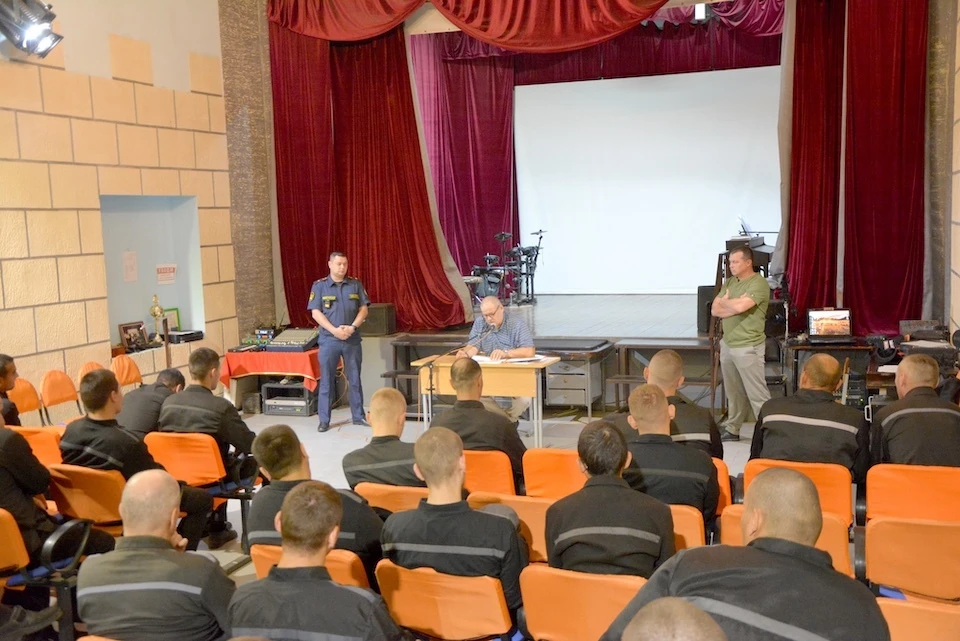 Врачи городской больницы № 1 и МСЧ-69 рассказали в ИК-1 о лабораторных тестах. Фото: УФСИН Тверской области.