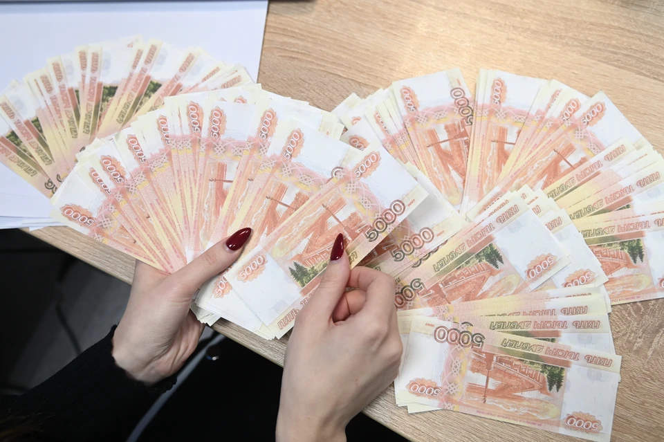Женщина была уверена, что спасает свои сбережения от мошенников