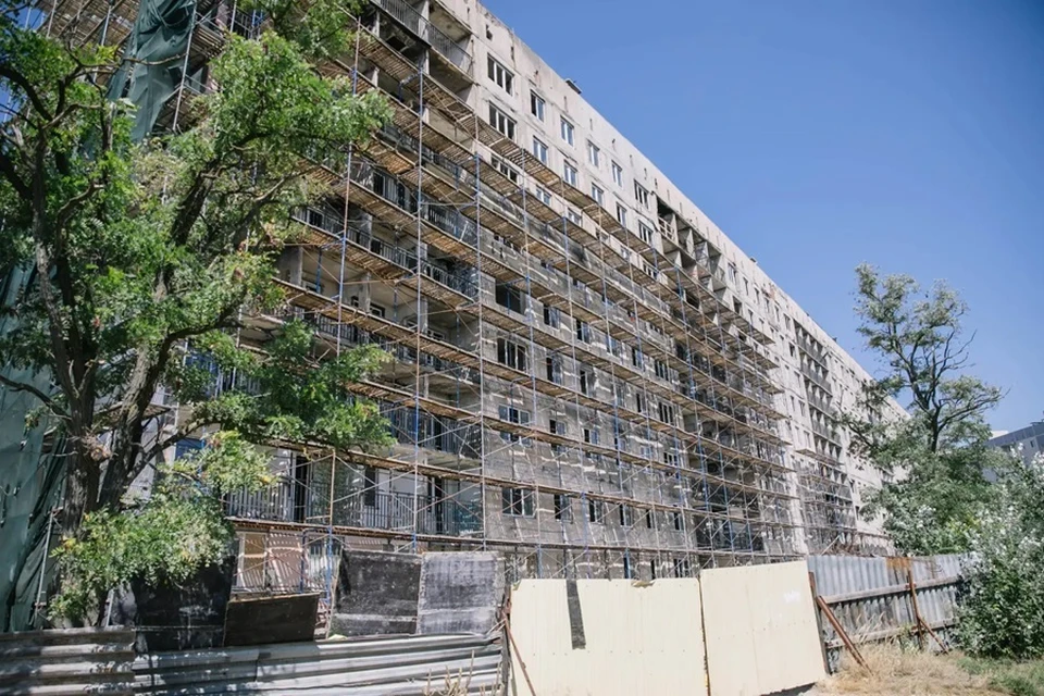 В Мариуполе приступили к ремонту дома на улице Горловской. Фото: МАКС/Кольцов