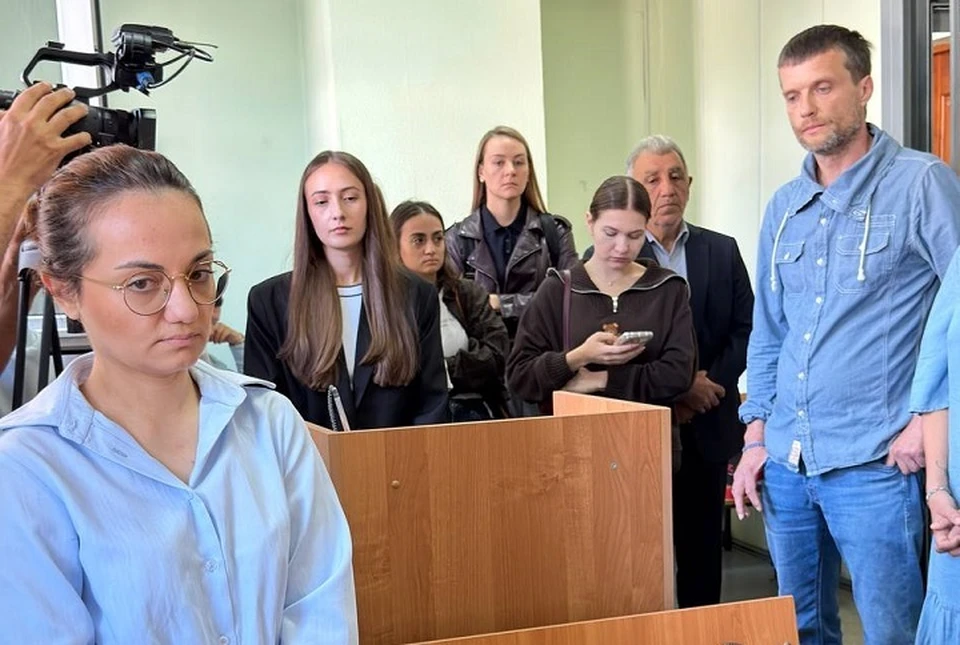 Врача (на снимке слева) освободили прямо в зале суда. Фото: пресс-служба прокуратуры Свердловской области