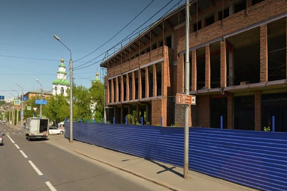 В Красноярске недостроенный ТЦ «Эльдорадо» упал в цене на 34 млн рублей. Фото: Яндекс Карты.