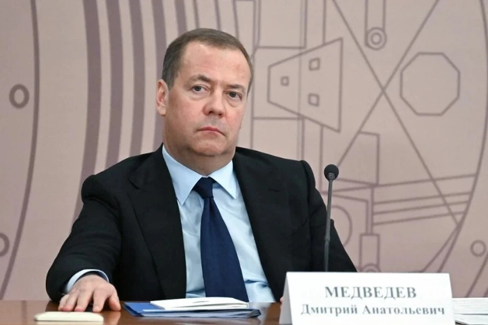 Медведев объяснил, зачем российские войска остаются в Южной Осетии