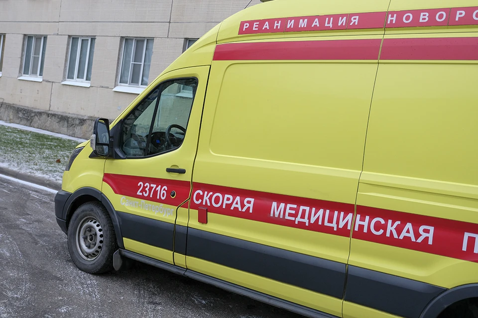 Девочка умерла в машине скорой помощи.