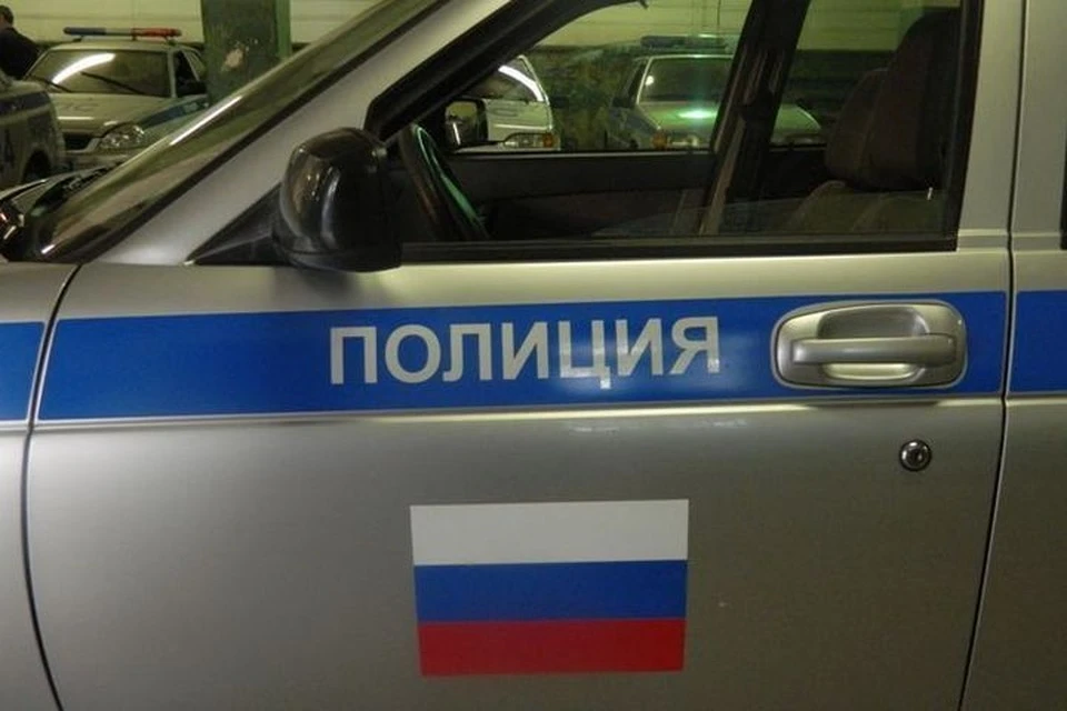 Полицейские устанавливают обстоятельства ДТП.