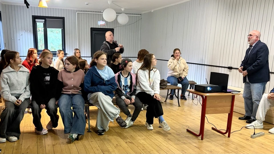 В «Детской Республике «Поленово» юные журналисты учились создавать кино с Константином Харалампидисом.