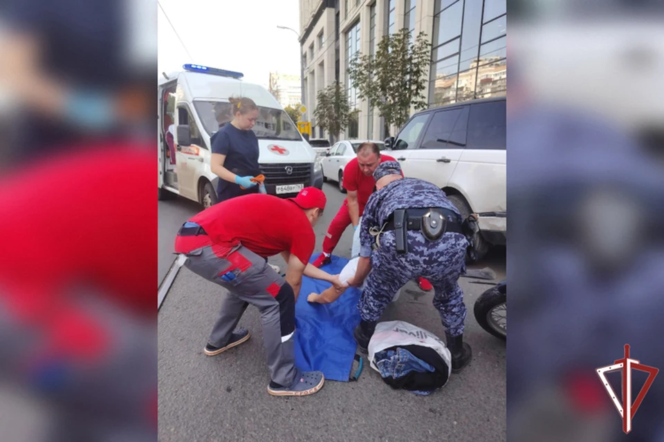 Мужчина поблагодарил сотрудников за своевременную помощь. Фото: Росгвардия Самарской области