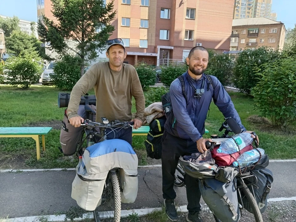 В Красноярск заглянул турист на велосипеде