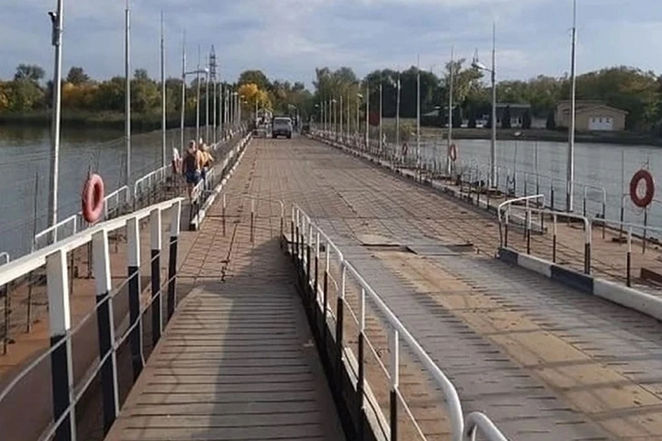 Понтонный мост на Зеленый остров находится в створе 29-й Линии в Ростове.