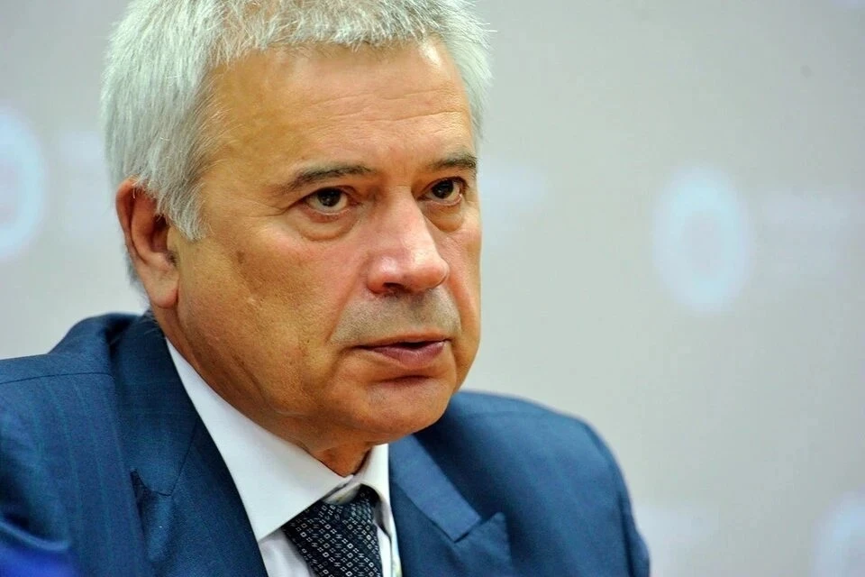 Алекперов заявил, что "Лукойлу" хватает двух-трех недель для восстановления НПЗ Фото: ИТАР-ТАСС/ Руслан Шамуков