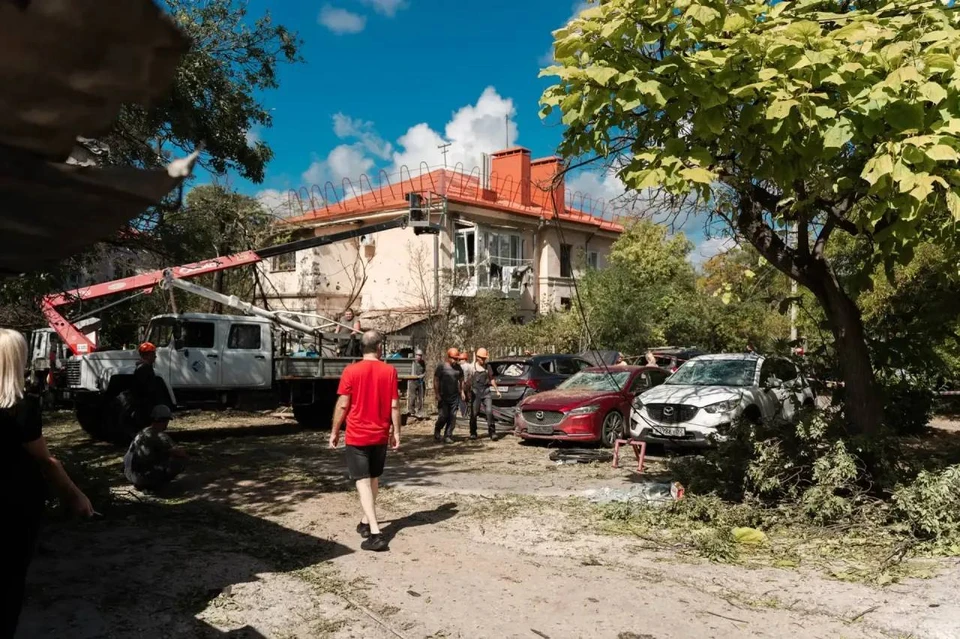 При наличии повреждений жители могут обратиться в администрацию Ленинского района. Фото: Пресс-служба губернатора Севастополя, max.ru/razvozhaev