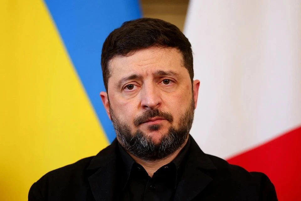 Дрон был в 160 км, никакой опасности: Зеленского разнесли за вброс о якобы угрозе самолету