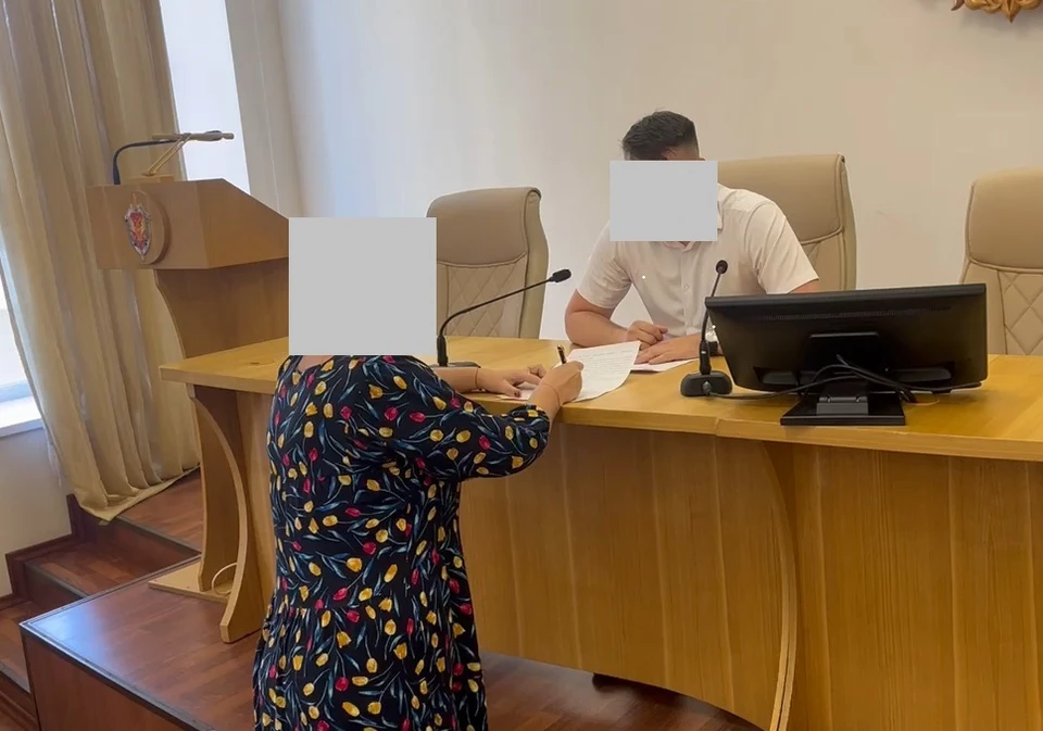 Сотрудницу предупредили об ответственности. Фото: пресс-служба УФСБ по Новосибирской области