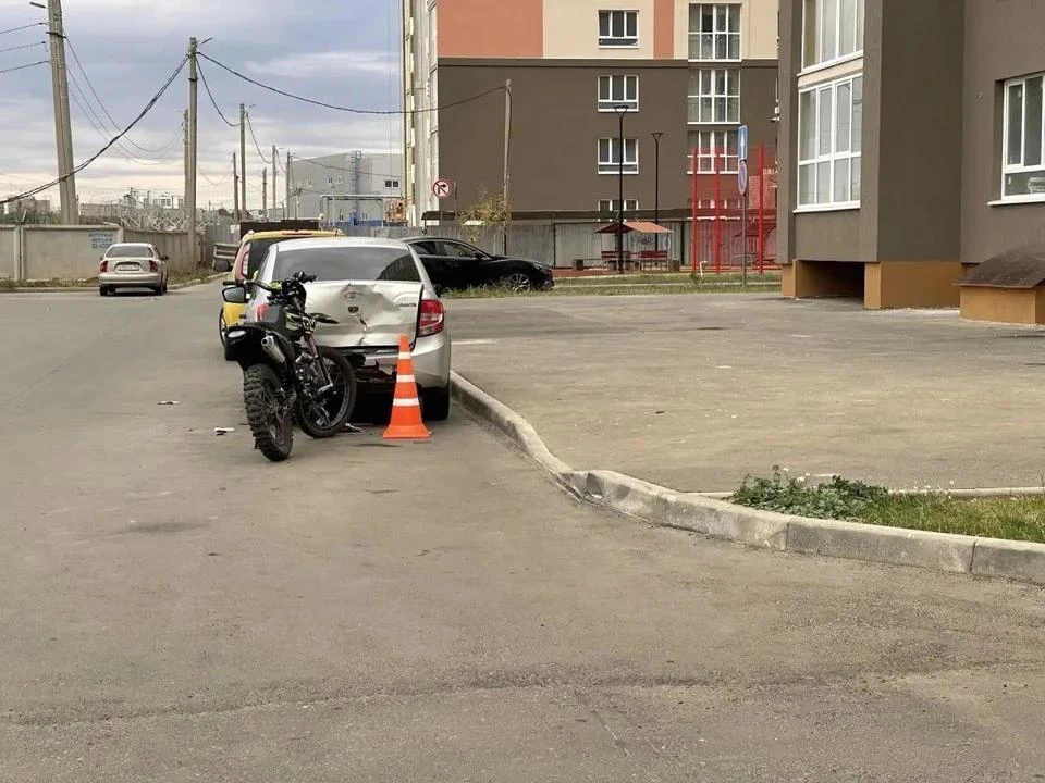 В результате ДТП подростка с разными травмами увезли в больницу. Фото: полиция Оренбуржья
