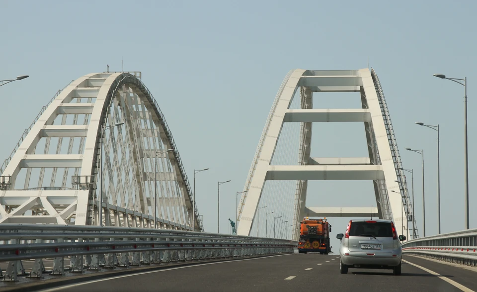 Крымский мост снова открыт для движения.