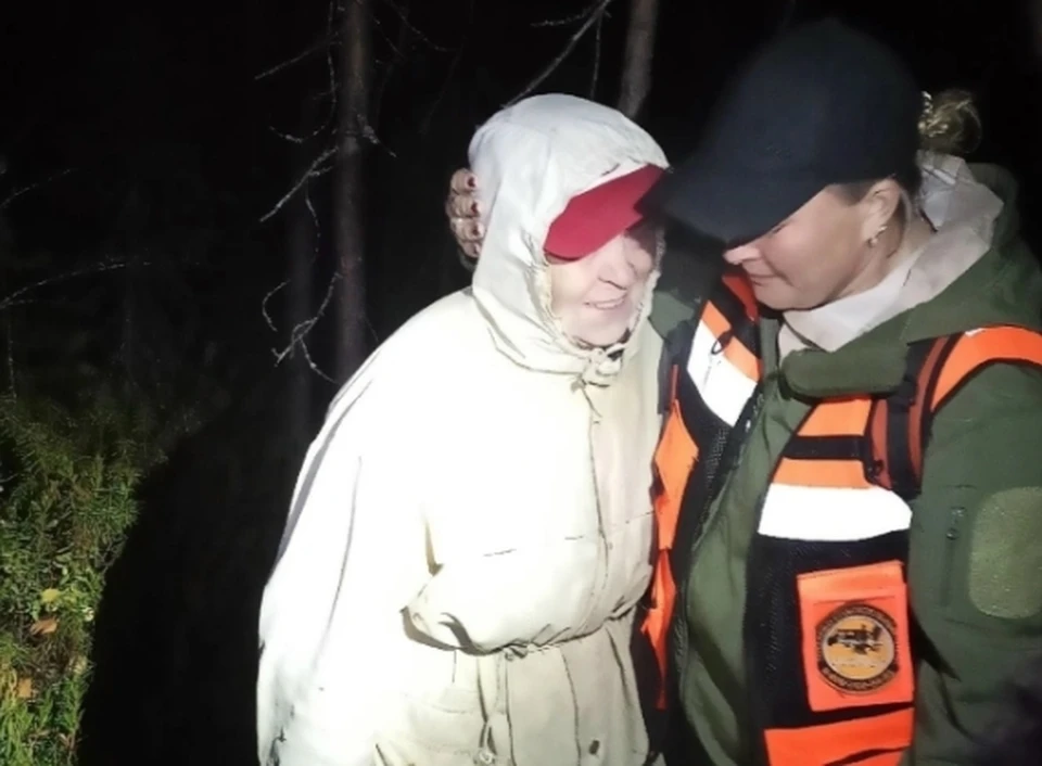 Четыре поисковика нашли заблудившуюся пенсионерку под Сосногорском за полтора часа.