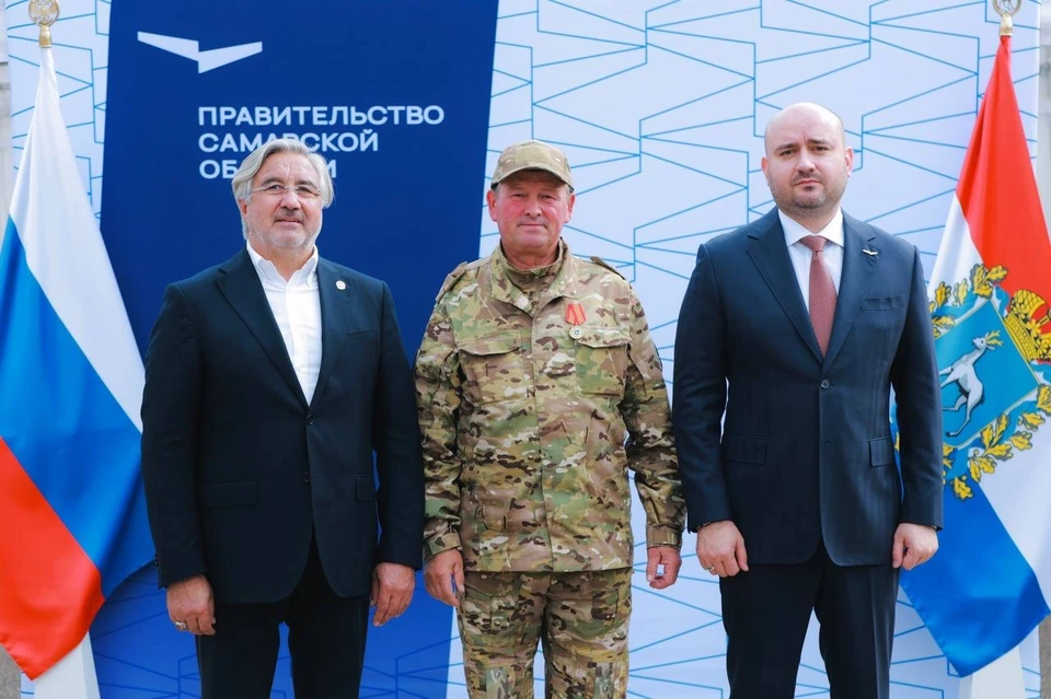 Вячеслав Федорищев вручил региональные награды. Фото: Иван Макеев