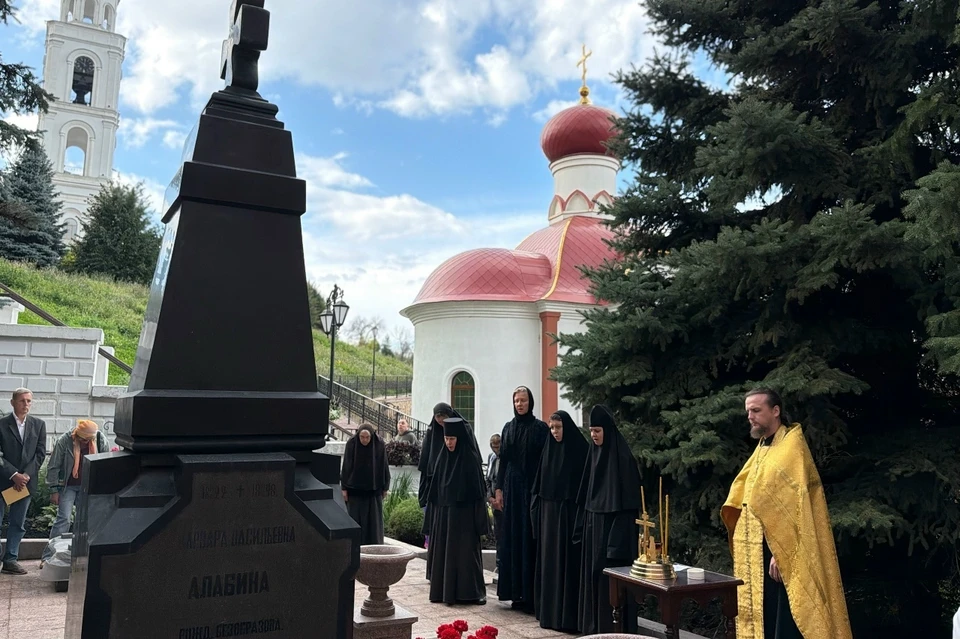 16 сентября, в день 202-летия со дня рождения Петра Алабина, в Иверском женском монастыре прошла лития и возложение цветов.