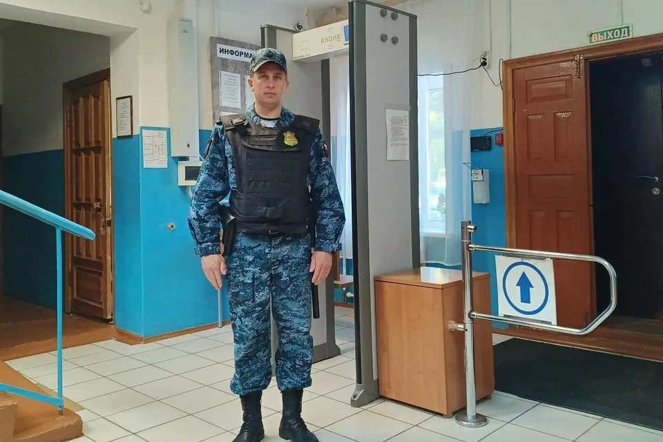 Александр Шабаш не раздумывая бросился на помощь женщинам в беде. Фото: ГУФССП России по Алтайскому краю