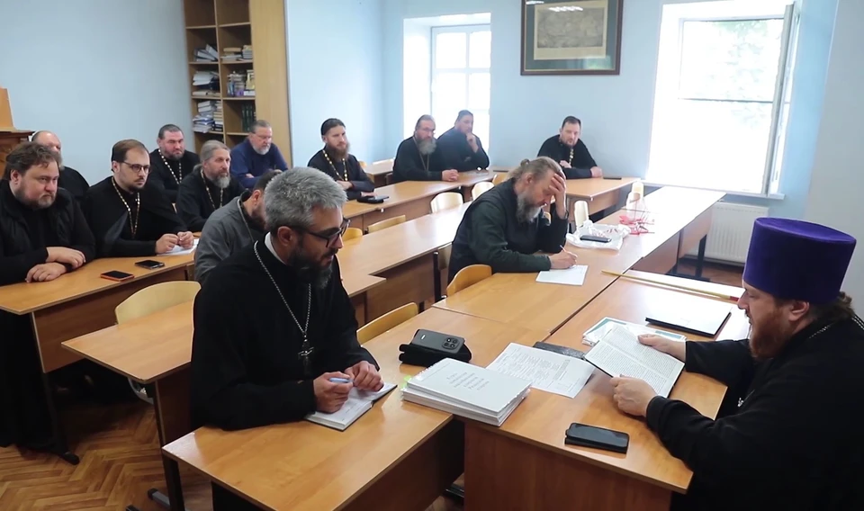 Священники Рязанской митрополии сели за учебу. Фото: Рязанская епархия.