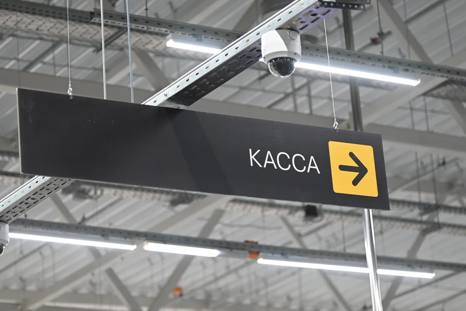 Спиртные напитки продавали ночью в двух торговых точках.