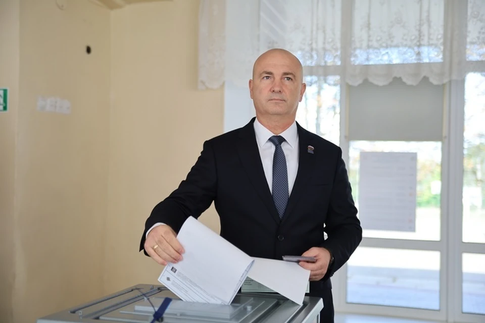 Депутат Народного Совета ЛНР, Герой ЛНР Ян Лещенко принял участие в голосовании