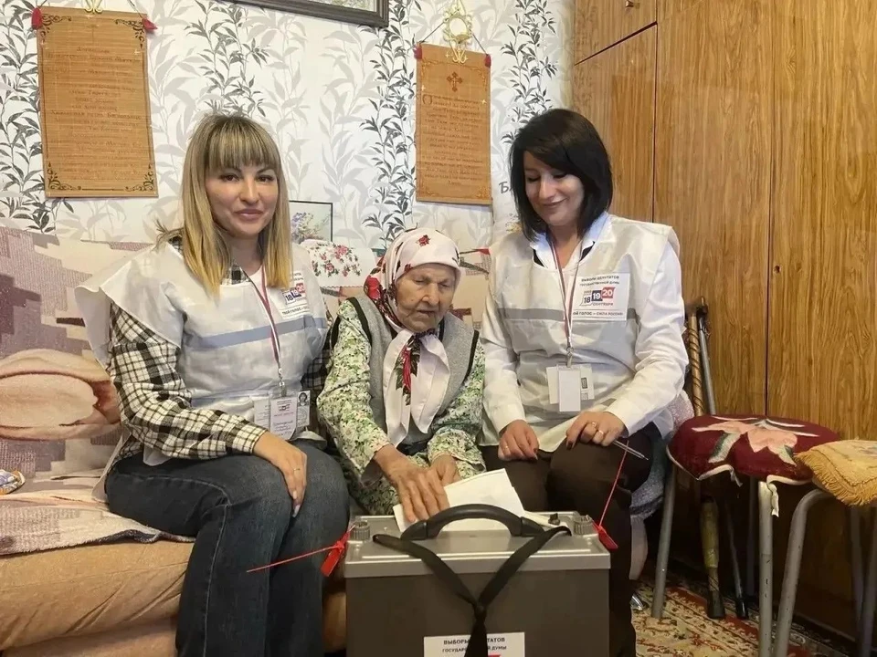 107-летняя жительница Ульяновской области в день рождения проголосовала на дому | ФОТО: Избирком Ульяновской области
