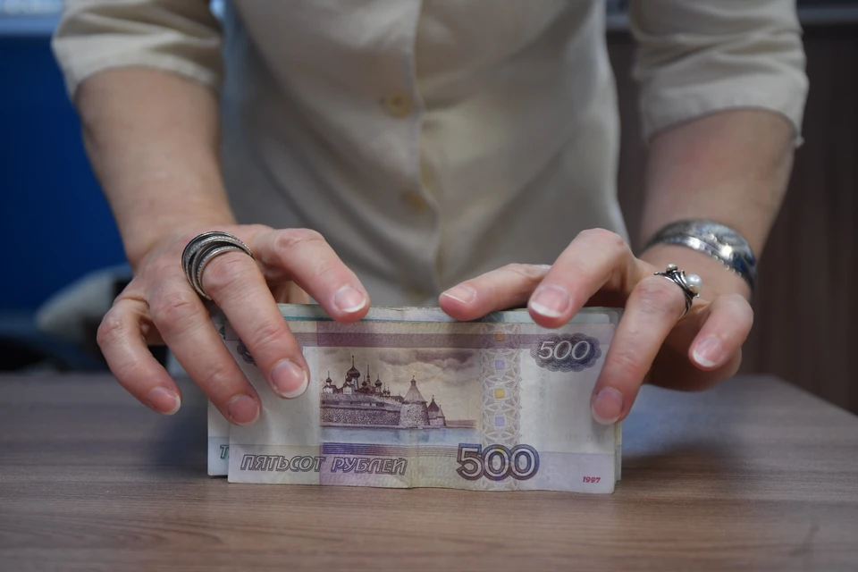 Более 1,1 млн рублей долга выплатили организации после проверки в Мирном