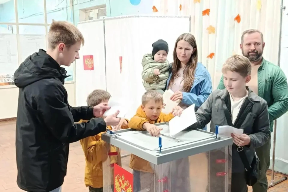 В Тверской области проголосовала семья Губернаторовых. Фото: пресс-служба Тверской Облизбиркома.