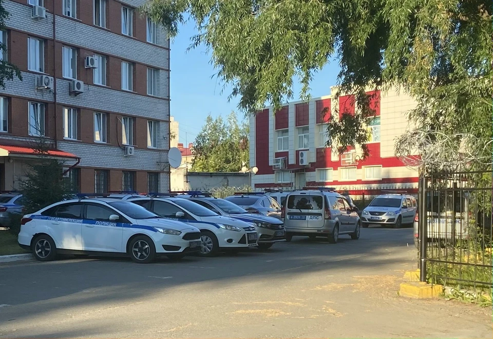 Пластик и зажигалка: пьяный тоболяк сжег машину во дворе жилого дома.