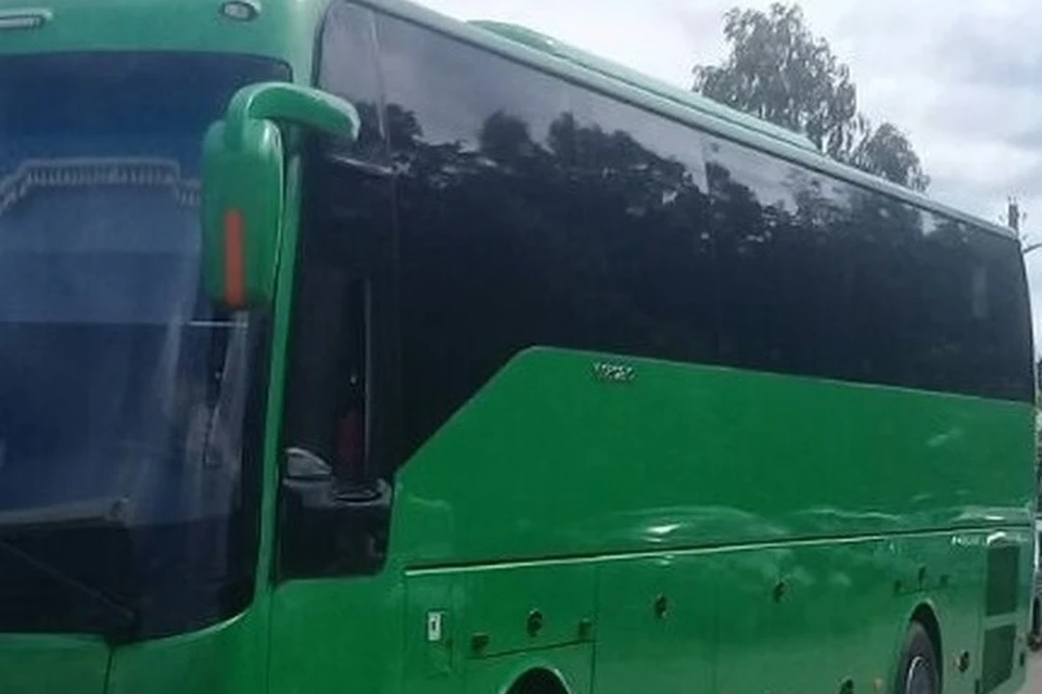 В селе Никольское Белгородского повреждены кузов и стекла автобуса.
