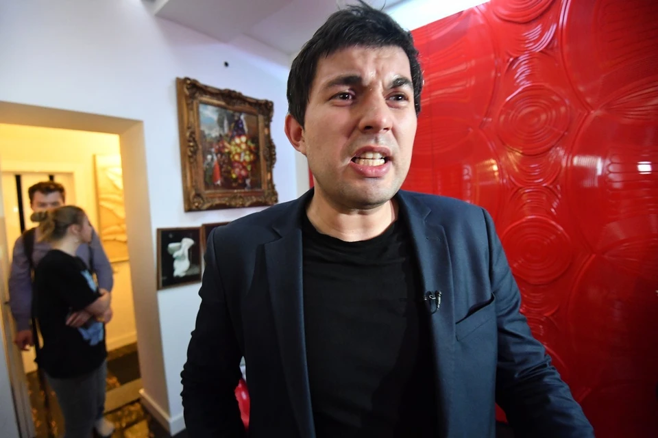 Пресненский суд Москвы передал дочь Бари Алибасова-младшего матери Алине и расторг их брак.